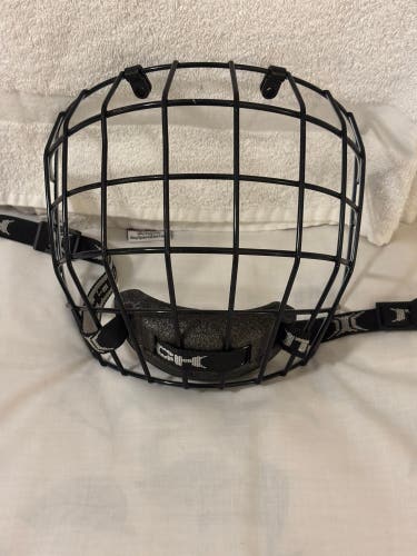 Vintage Black & White Oreo Itech RBEVIII Adult MED Hockey Cage Helmet HECC