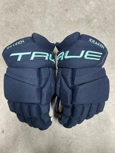 13.5” True Catalyst 9X Seattle Kraken Pro Stock Gloves Pro Stock (New) NHL