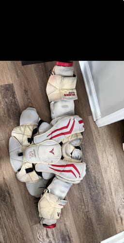 Large 2014 Vaughn Goalie Chest Protector