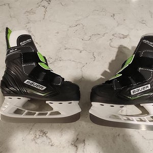 Bauer Hockey Skates Regular Width Y6 (Used)