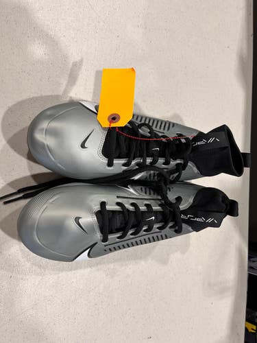 Used Nike Adult FB Cleats Black And Grey Senior 9.5 11628-S000178537