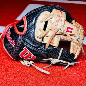 2021 Wilson A2000 RH Infield Baseball Glove 11.25" (Used)