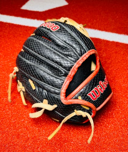 2021 Wilson A2000 RH Infield Baseball Glove 11.25" (Used)