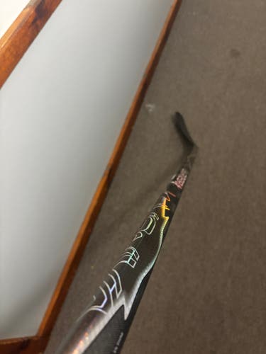 Intermediate Bauer Vapor FlyLite Left Hand Hockey Stick P92 65 Flex (New)