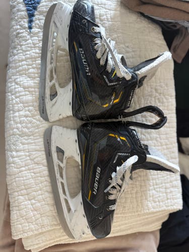2022 Bauer Supreme M5 Pro Hockey Skates Regular Width Size 3 (Used)