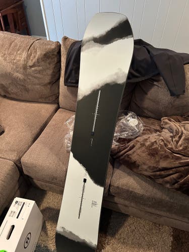 Men's Burton Hometown Hero Snowboard All Mountain With Bindings Stiff Flex 160 cm (New)