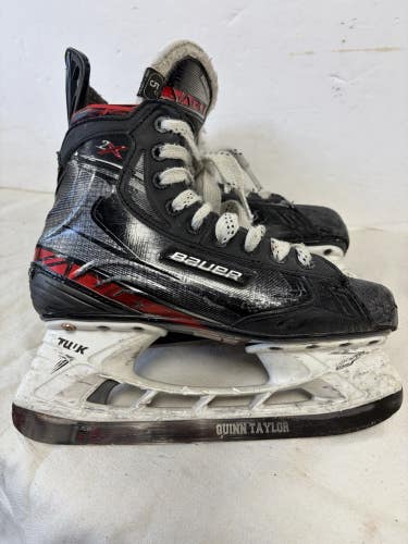 Junior Size 5 Bauer Vapor 2X Ice Hockey Skates.