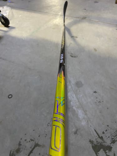 Intermediate Bauer Vapor FlyLite Left Hand Hockey Stick P28 65 Flex (New)
