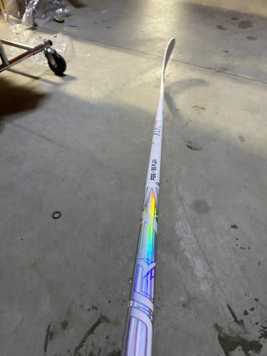 Intermediate Bauer Vapor FlyLite Left Hand Hockey Stick P28 55 Flex (New)