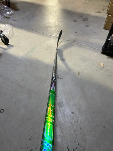 Intermediate Bauer Vapor FlyLite Left Hand Hockey Stick P92 55 Flex (New)