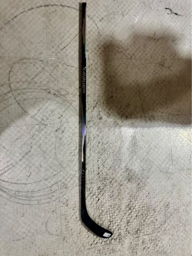 Senior Bauer Vapor FlyLite Right Handed Hockey Stick P28 77 Flex (New)
