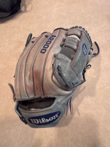 Infield RH Wilson A2000 Baseball Glove 11.75" (Used)