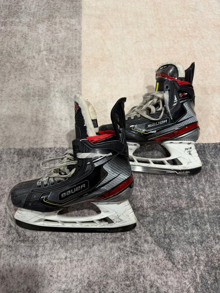 Bauer Vapor 2X Pro Hockey Skates Regular Width Size 6 (Used)