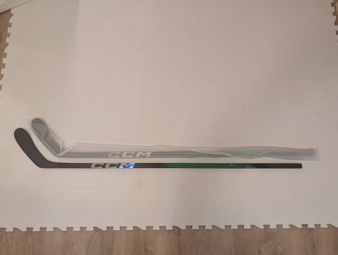 Senior CCM JetSpeed FT8 Pro Right Handed Hockey Stick P28 75 Flex (New)