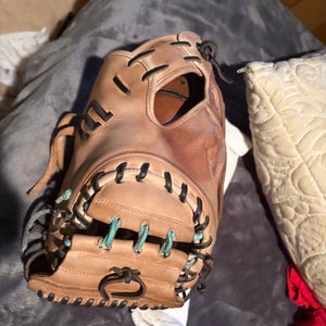 RH Wilson A2000 Catcher's Glove 33" (Used)