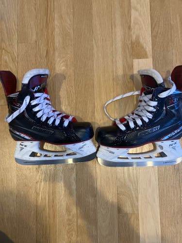 2019 Bauer Vapor X2.7 Hockey Skates Regular Width Size 1.5 (Used)