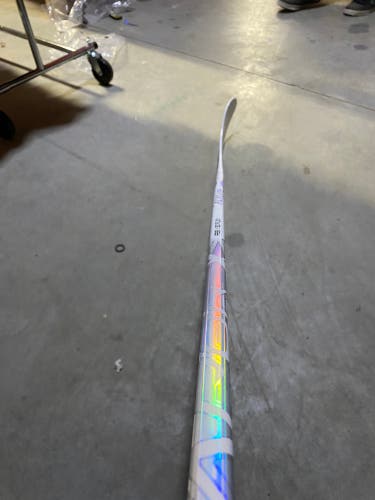 Youth Bauer Vapor FlyLite Left Hand Hockey Stick P28 30 Flex (New)