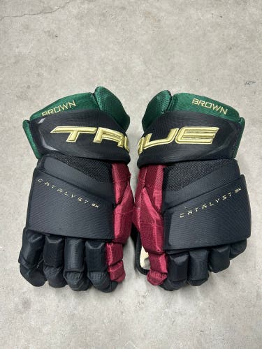 15” True Catalyst 9X Arizona Coyotes Kachina Pro Stock Gloves Pro Stock (New) NHL