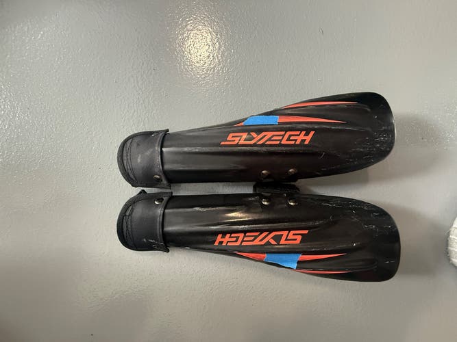 L Carbon Slytech Armguards (Like New)