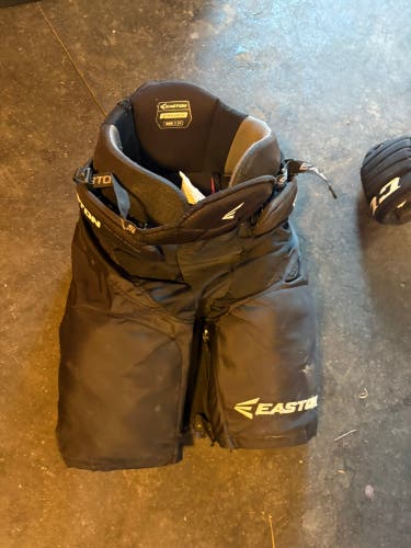 Junior Small Easton Synergy EQ20 Hockey Pants (Used)