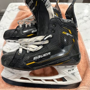 2022 Bauer Supreme M5 Pro Hockey Skates Regular Width 6 (Used)