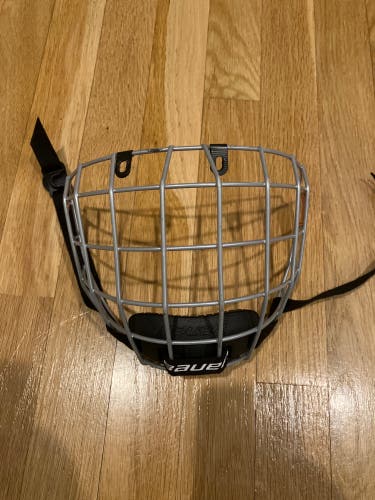Small Bauer Prodigy Full Cage (Used)