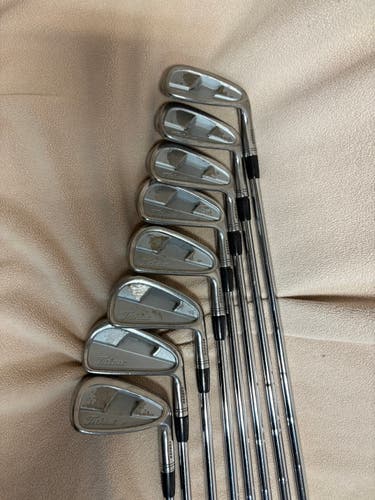 Titleist Right Handed Iron Set Stiff Flex Steel Shaft (Used)