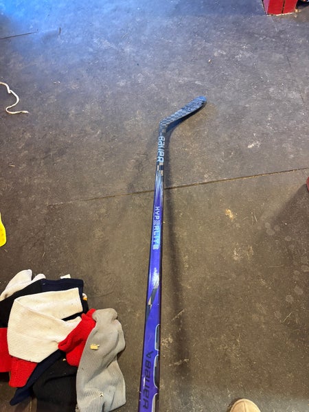 Intermediate Bauer Custom Right Handed Hockey Stick P28 65 Flex (Used)