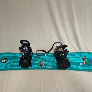 Unisex Snowboard With large Bindings 139 cm (Used)