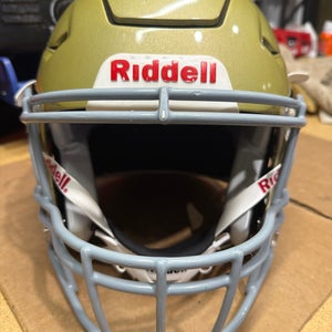 USED RIDDELL FLEX ADULT HELMET - MEDIUM - VEGAS GOLD