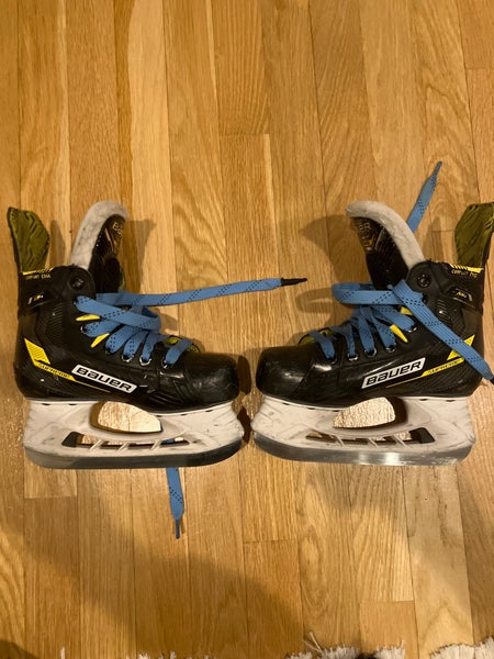 2022 Bauer Supreme M4 Hockey Skates Regular Width Size 1.5 (Used)