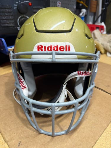 USED RIDDELL FLEX ADULT HELMET - MEDIUM - VEGAS GOLD
