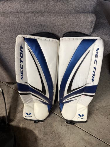 36" +1 CCM Vector V-Pro Goalie Leg Pads (Used)