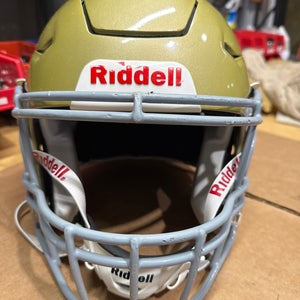 USED RIDDELL FLEX ADULT HELMET - MEDIUM - VEGAS GOLD