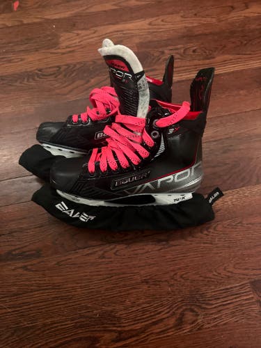 2021 Bauer Vapor 3X Hockey Skates Regular Width Size 5.5 (Used)