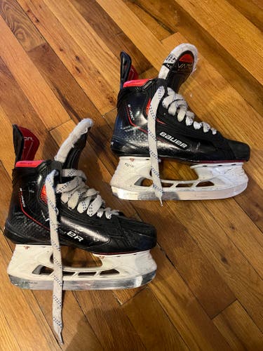 Bauer Vapor 3X Pro Hockey Skates Wide Width Size 4.5 (Used)