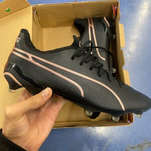 Size M 8.5 (W 9.5) Puma King Cleats (New)