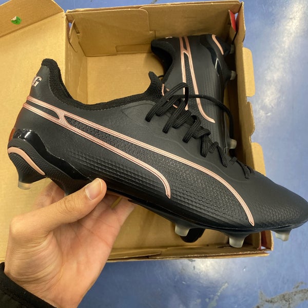 Size M 8.5 (W 9.5) Puma King Cleats (New)