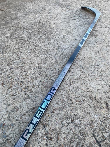 CCM Trigger 8 Pro Stock Hockey Stick Grip Right 85 Flex P28 9638