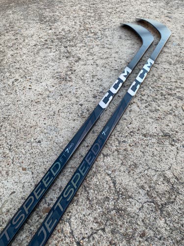 2 Pack CCM JETSPEED FT7 PRO, Pro Stock Hockey Stick Grip P90M 90 Flex Right 7392
