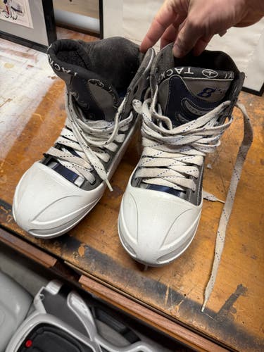 Size 9 CCM Tacks 852 Hockey Goalie Skates Regular Width 9 (Used)