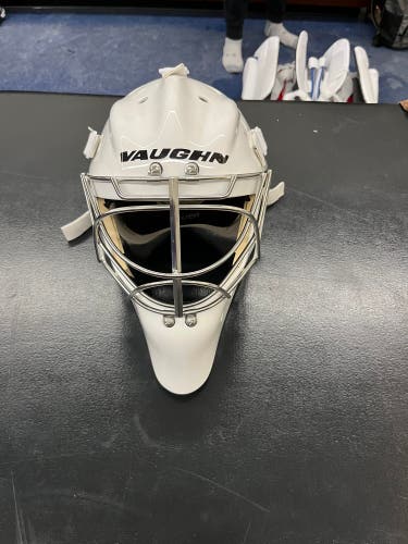 Senior Medium Vaughn Pros Choice Goalie Mask (New)