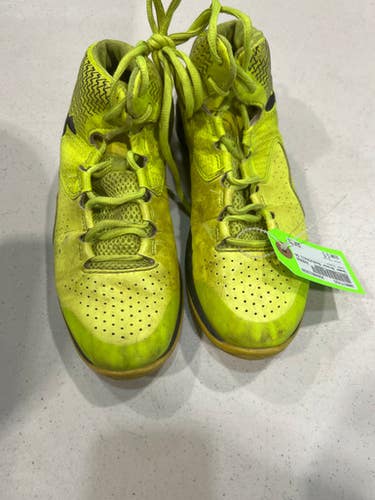 Under Armour (Used) Size M 5.0 (W 6.0) Yellow Men's Shoes
