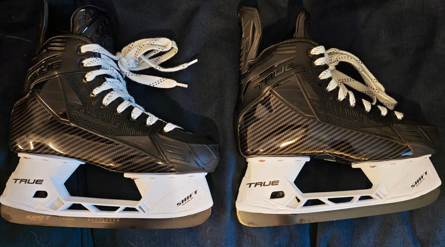 2025 True Catalyst 5X4 Hockey Skates Wide Width 7.5 (New)