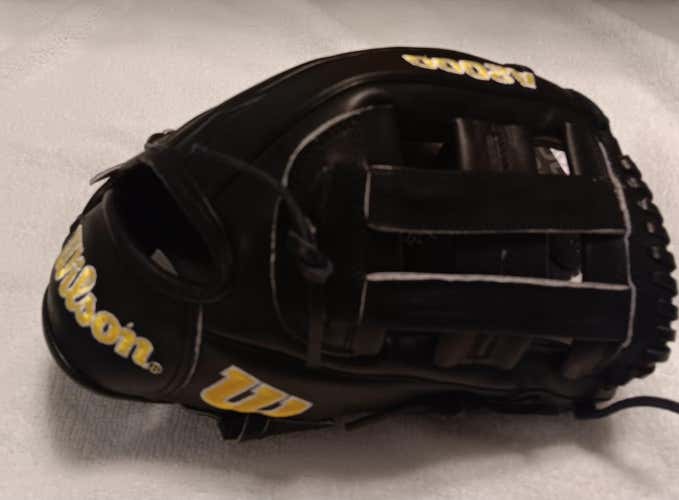 2025 Wilson RH Infield A2000 Baseball Glove 12" (New)