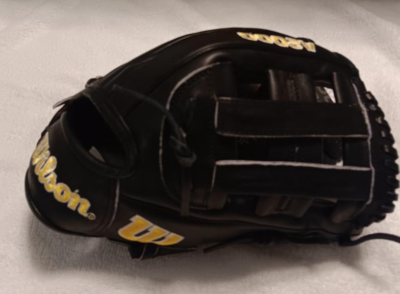 2025 Wilson RH Infield A2000 Baseball Glove 12" (New)