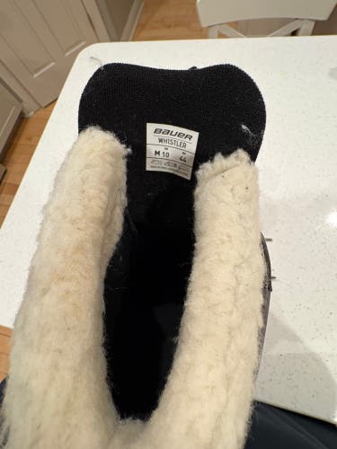 2021 Bauer Whistler Hockey Skates 10 (Used)