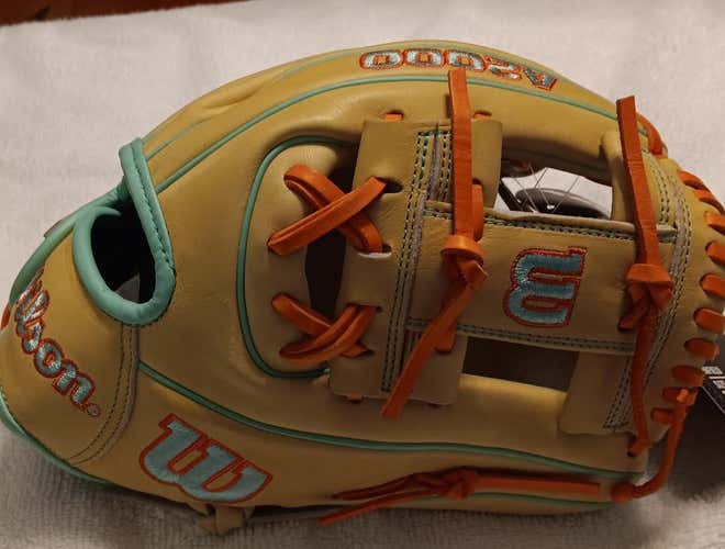 2025 Wilson RH Infield A2000 Baseball Glove 11.5" (New)