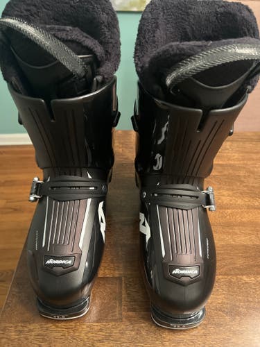 Mondo 25 & 25.5 Women's Nordica Ski Boots Soft Flex (New)