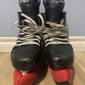 2023 Bauer Vapor Hyperlite 2 Hockey Skates Regular Width Pro Stock 7.5 (Used)